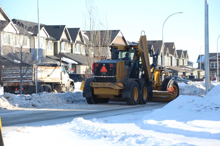 How do snowplows and snow routes work in Strathmore? StrathmoreNow